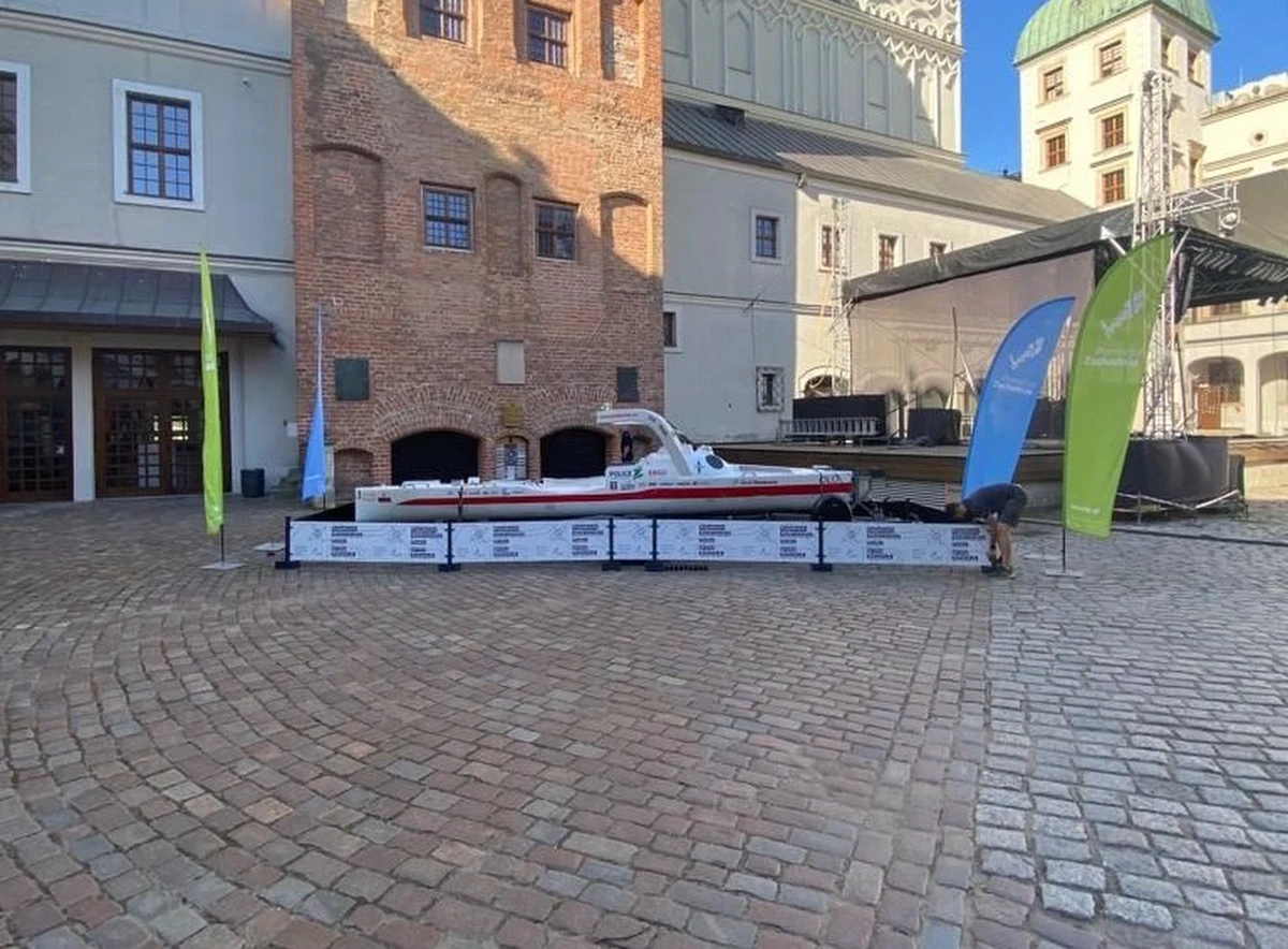 W Morskim Centrum Nauki będzie można zobaczyć oceaniczny kajak Aleksandra Doby, którym trzy razy przemierzył Atlantyk. Sławny podróżnik zmarł półtora roku temu.
