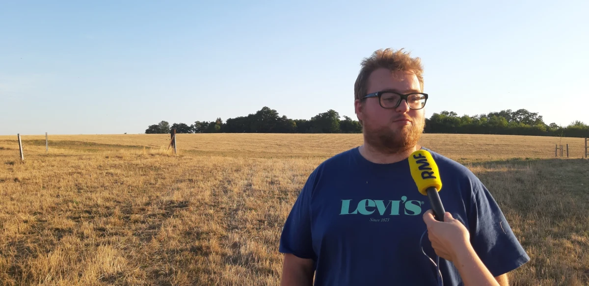 Belgia boryka się z upałami i klęską suszy. Temperatura na poziomie 35 stopni C. niestety stała się normą. Lipiec był najbardziej upalny od 1885 roku. Teraz sierpień bije kolejny rekord. Belgijscy rolnicy liczą straty. Nasza brukselska korespondentka Katarzyna Szymańska – Borginon, odwiedziła gospodarstwo rolne w Brabancji Flamandzkiej. 