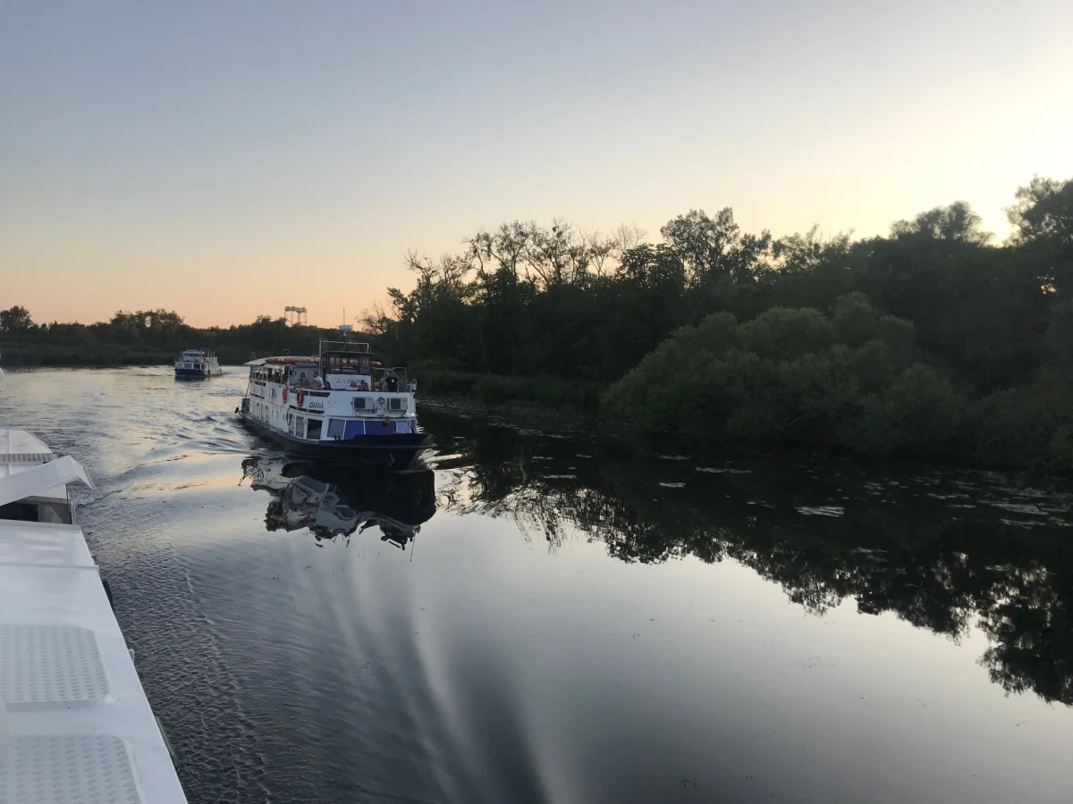 ​Zespół Parków Krajobrazowych Województwa Zachodniopomorskiego oraz Urząd Marszałkowski Województwa Zachodniopomorskiego, zwracają się z apelem do mieszkańców zamieszkujących dolinę Odry, od Widuchowej do Dziewoklicza, o dokumentowanie fotograficzne stwierdzonych przypadków śniętych ryb, padłego ptactwa i innych zwierząt, zarówno w wodzie jak i na brzegach rzeki.