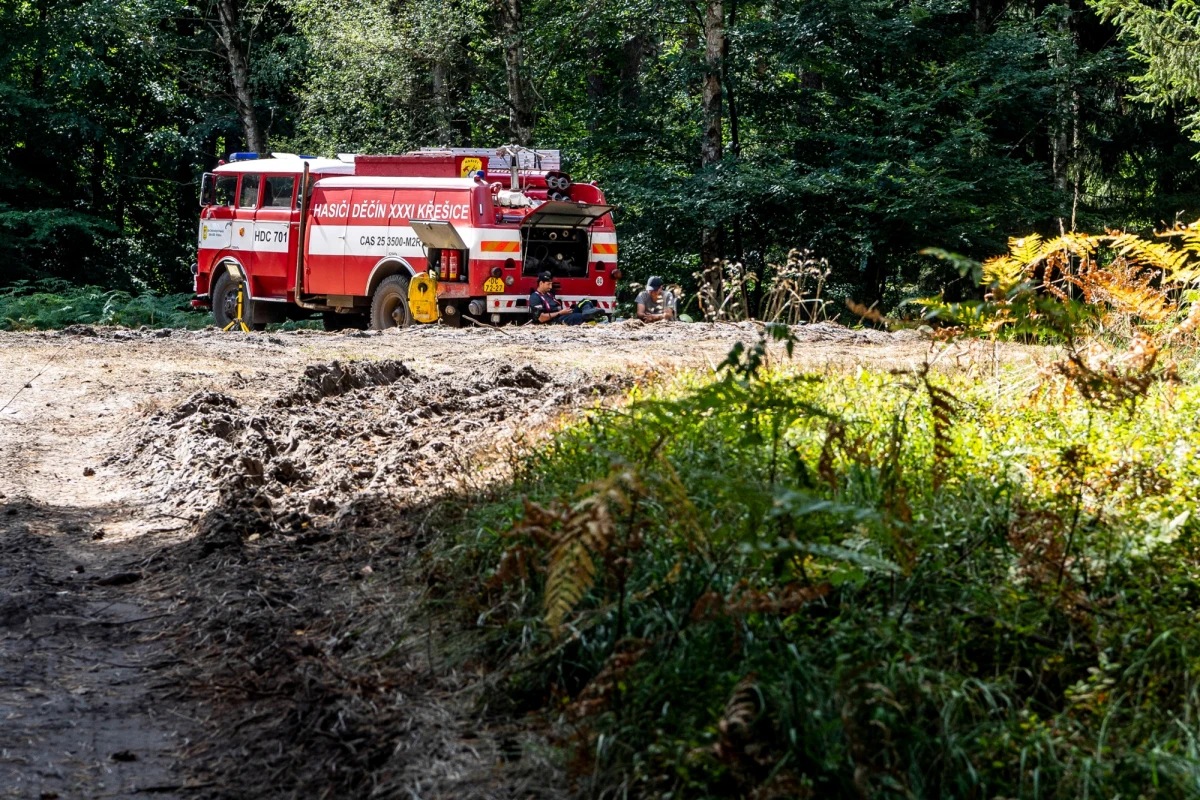 Strażacy zakończyli akcję gaśniczą w Parku Narodowym w Czeskiej Szwajcarii na zachodzie Czech - poinformował komendant zawodowej straży pożarnej Vladimir Vlczek. Teren pogorzeliska w całości przejmuje administracja parku. W sobotę do domów mają wrócić ewakuowani.