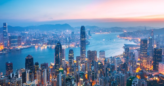 Hongkong odnotował w ciągu ostatniego roku rekordowy spadek liczby ludności. Z miasta wyjechało ponad 113 tys. osób, co jest kontynuacją exodusu trwającego od masowych antyrządowych protestów z 2019 roku – przekazał portal Hong Kong Free Press (HKFP).