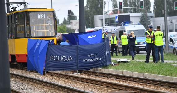 Tragiczny wypadek na warszawskim Żeraniu. W wypadku z udziałem tramwaju zginęła 5-letni chłopiec. Wszystko wskazuje na to, że dziecko zostało przytrzaśnięte drzwiami, podczas wysiadania.
