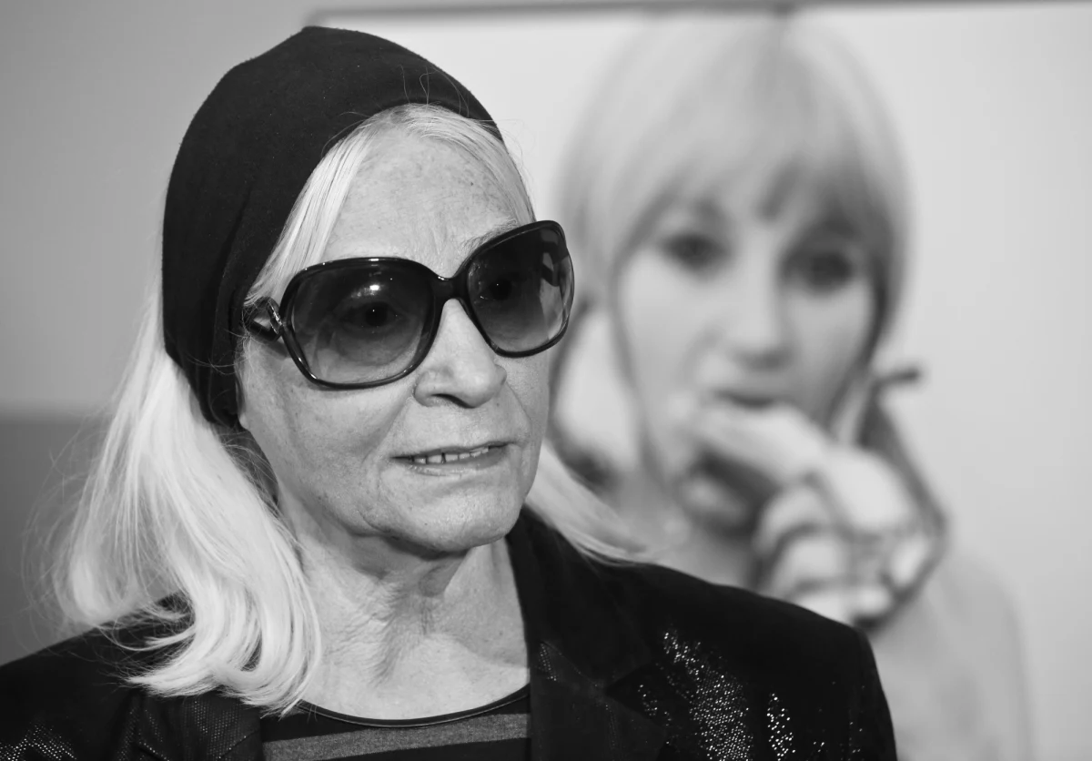 W wieku 85 lat zmarła Natalia Lach-Lachowicz, Natalia LL - poinformował Urząd Miasta Wrocławia. "Artystka, nazywana polskim Andym Warholem, zajmowała się fotografią, grafiką, malarstwem i rysunkiem. Była absolwentką Państwowej Wyższej Szkole Sztuk Plastycznych – dzisiejszej Akademii Sztuk Pięknych we Wrocławiu" - informuje wrocławski magistrat.