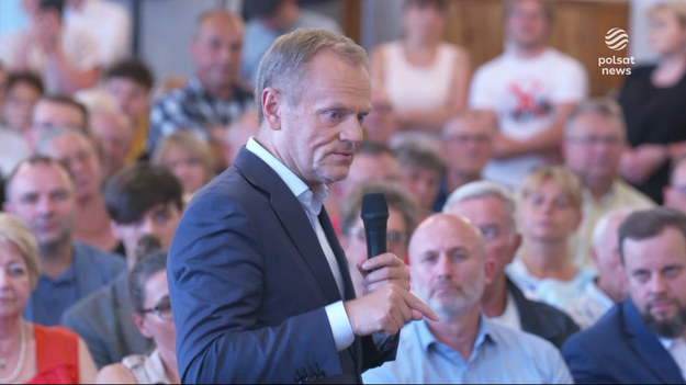 Polityczny pin-pong z nowym podręcznikiem w tle. Po tym jak Donald Tusk przytoczył fragment książki przedmiotu "Historia i teraźniejszość " o rzekomej hodowli dzieci z in vitro, głos zabrał resort edukacji, ogłaszając że tylko "chory i obłąkany umysł - może dokonywać takich dopowiedzeń między wierszami".Materiał dla "Wydarzeń" przygotował Jan Derengowski.