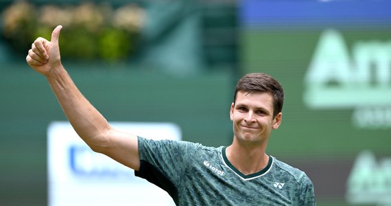 Hubert Hurkacz pokonał Australijczyka Nicka Kyrgiosa 7:6 (7-4), 6:7 (5-7), 6:1 w ćwierćfinale turnieju ATP w Montrealu. W półfinale polski tenisista zmierzy z Norwegiem Casperem Ruudem.