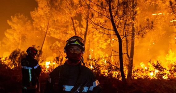 Blisko 150 polskich strażaków dotarło do regionu Bordeaux w Akwitanii. Mają tam pomóc francuskim kolegom w walce z wielką falą pożarów lasów. Według specjalistów, ich sojusznikiem będzie zmieniająca się pogoda, a ściślej mówiąc - rozpoczynająca się seria burz i ulew.