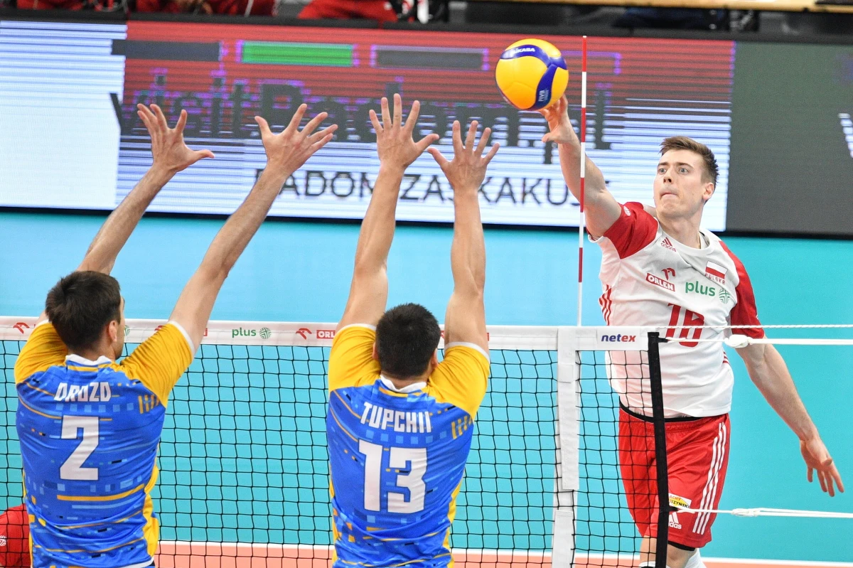 ​Polska wygrała z Ukrainą 3:2 (21:25, 25:17, 25:20, 23:25, 15:11) w meczu towarzyskim siatkarzy w Radomiu. Obie drużyny przygotowują się do mistrzostw świata, które rozpoczną się 26 sierpnia, a biało-czerwoni będą współgospodarzami imprezy.