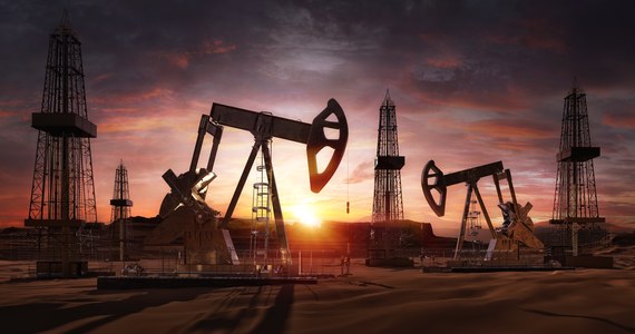Saudyjski koncern naftowy Aramco odnotował w pierwszym półroczu 2022 r. rekordowe zyski: blisko 88 miliardów dolarów. Przychód wzrósł o 90 proc. w porównaniu z analogicznym okresem ubiegłego roku - podała firma. Wzrost cen ropy, który wywindował dochody firmy, jest skutkiem wojny na Ukrainie.