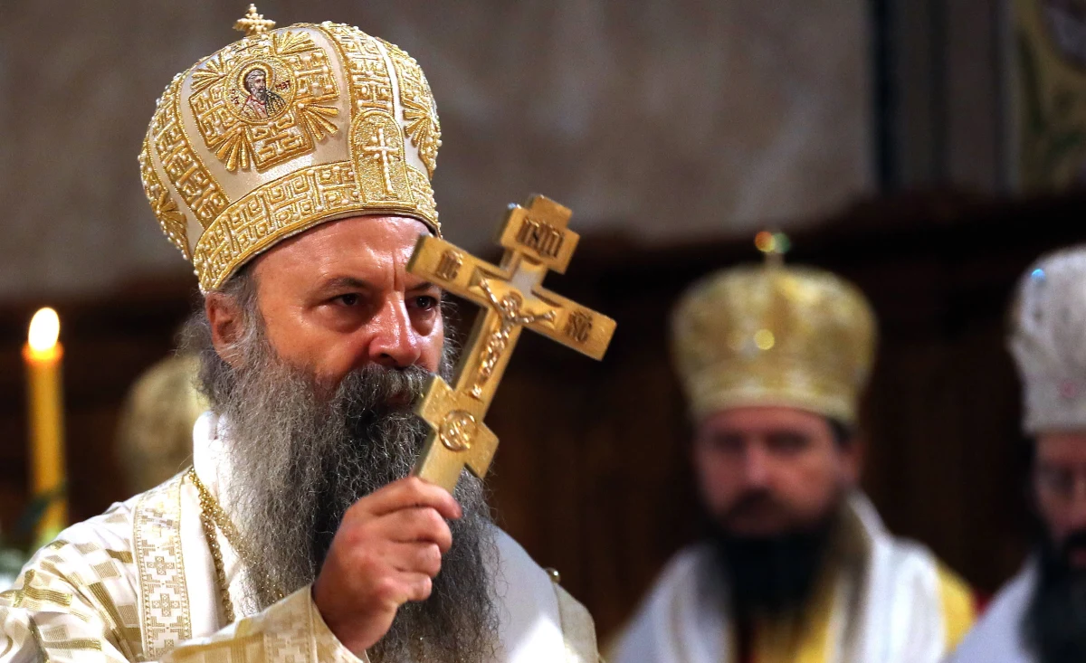 ​W Czarnogórze nie milkną echa podpisania przez rząd w Podgoricy tzw. umowy podstawowej z Serbskim Kościołem Prawosławnym. Kontrowersje wywołuje także sposób, w jaki patriarcha z Serbii dostał się do Czarnogóry - przyleciał śmigłowcem serbskiego MSW i wylądował na lotnisku policyjnym. W związku ze sprawą do dymisji podał się szef regionalnej straży granicznej. 