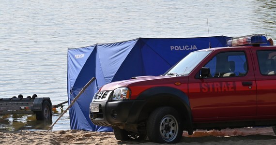 ​76-latek utonął w sobotę w jeziorze Białym w Okunince. Mimo prowadzonej przez ratowników na miejscu akcji ratunkowej oraz hospitalizacji, jego życia nie udało się uratować. To już 15 ofiara wody w tym sezonie w Lubelskiem.