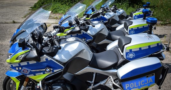 ​Na drogach województwa podkarpackiego można już zobaczyć policyjne motocykle w nowej kolorystyce. Pojazdy będą wykorzystywane przez policjantów z wydziałów ruchu drogowego w całym regionie.