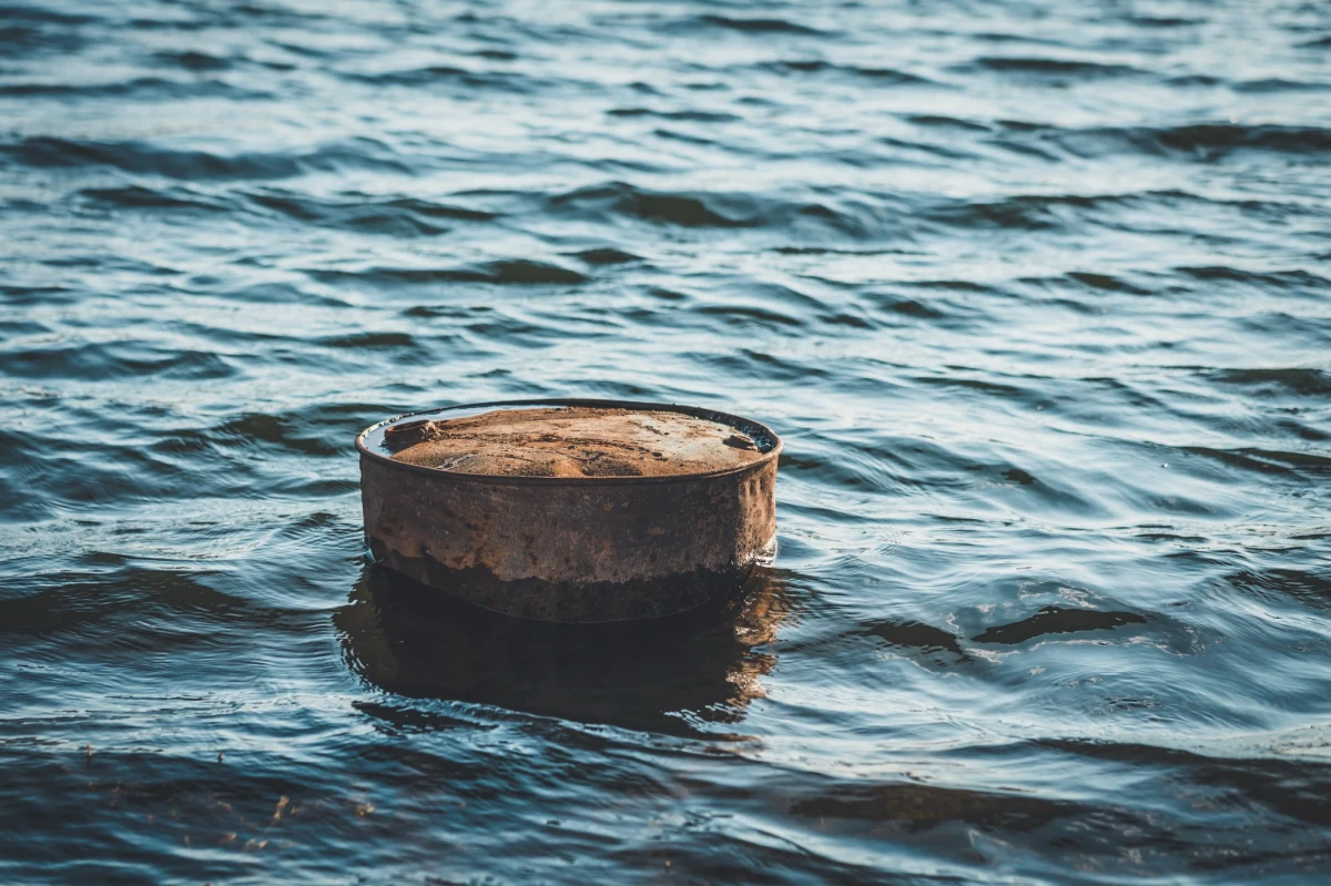 Dwie beczki z niezidentyfikowaną substancją wyłowiono z Odry w miejscowości Czelin w powiecie gryfińskim w województwie zachodniopomorskim.