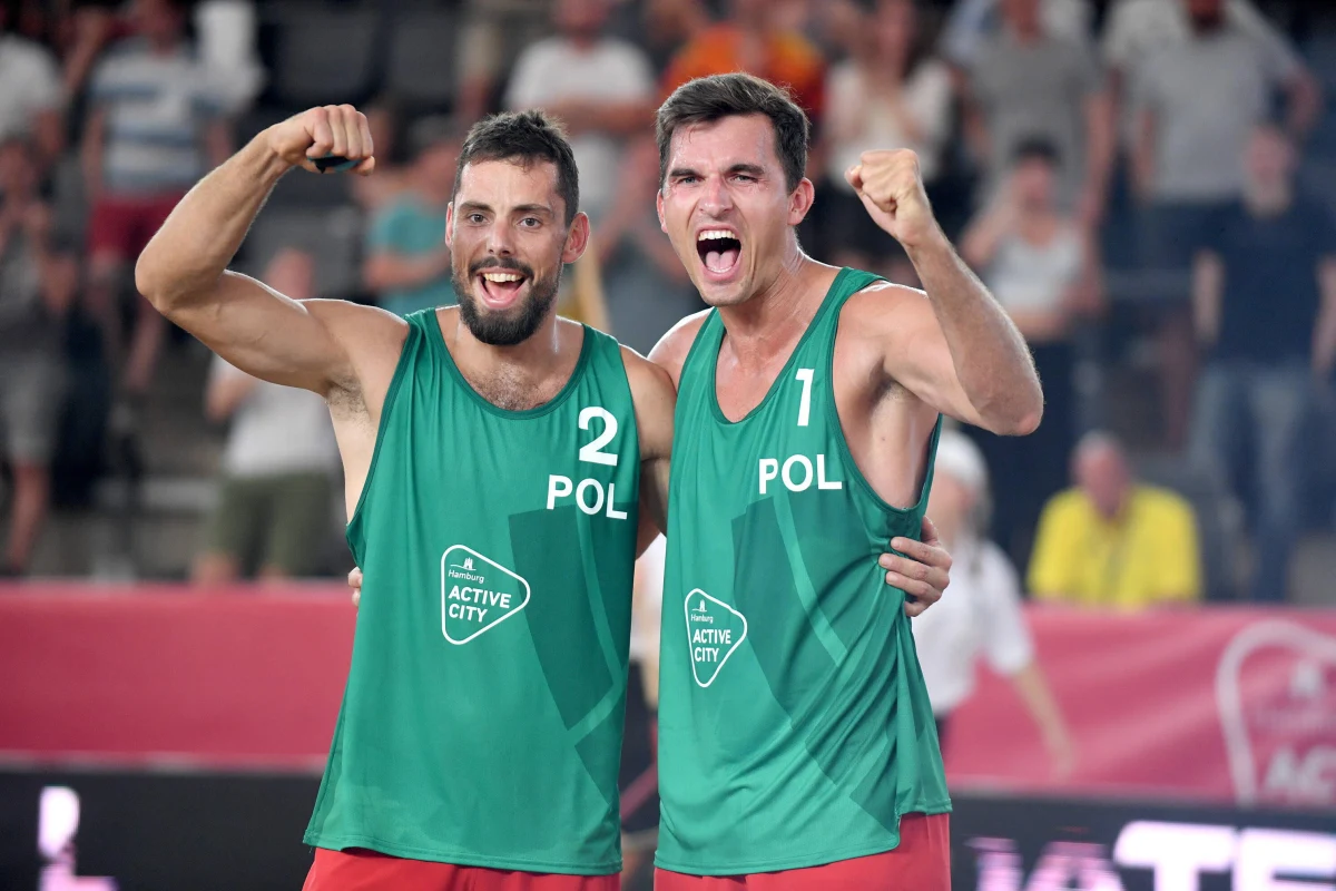 ​Siatkarze plażowi Bartosz Łosiak i Michał Bryl wygrali z parą holenderską Alexander Brouwer, Robert Meeuwsen 2:1 (21:18, 16:21, 29:27) w finale turnieju rangi Elite cyklu Beach Pro Tour. To największy wspólny sukces tego duetu.