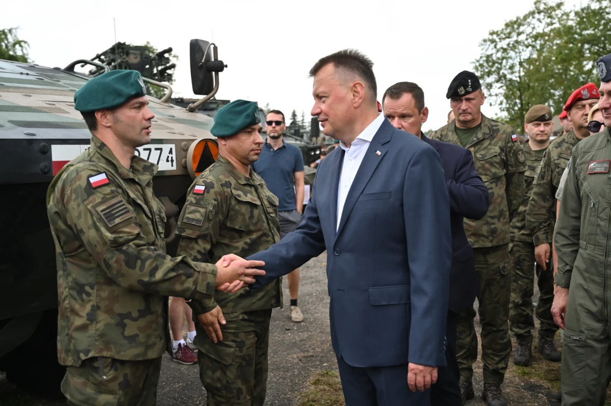 "Wykorzystywanie postsowieckiego sprzętu wojskowego jest niemożliwe. Wycofamy go w bardzo krótkim czasie. Nadal będziemy kupować sprzęt wojskowy w USA i Korei Południowej" - powiedział wicepremier, szef MON Mariusz Błaszczak na pikniku wojskowym w Łasku.