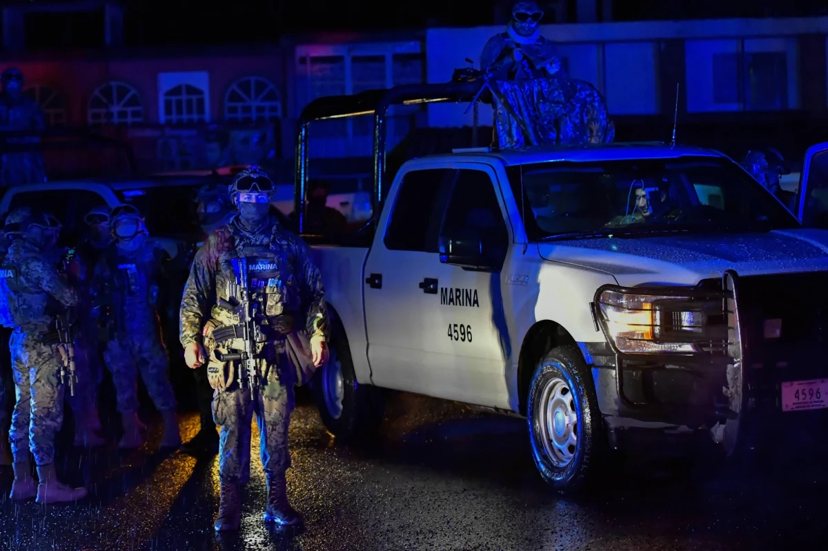 164 członków meksykańskiego kartelu narkotykowego "Pueblos Unidos" zostało zatrzymanych przez wojsko i policję w stanie Michoacán. Ujęci gangsterzy byli uzbrojeni m.in. w 142 karabiny szturmowe i 42 pistolety.