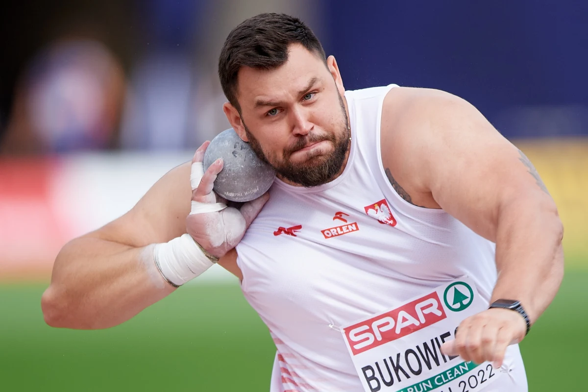 Michał Haratyk i Konrad Bukowiecki wywalczyli awans do finału pchnięcia kulą w pierwszym dniu lekkoatletycznych mistrzostw Europy w Monachium. Jakub Szyszkowski nie przebrnął kwalifikacji. Rywalizacja o medale odbędzie się w poniedziałek wieczorem.