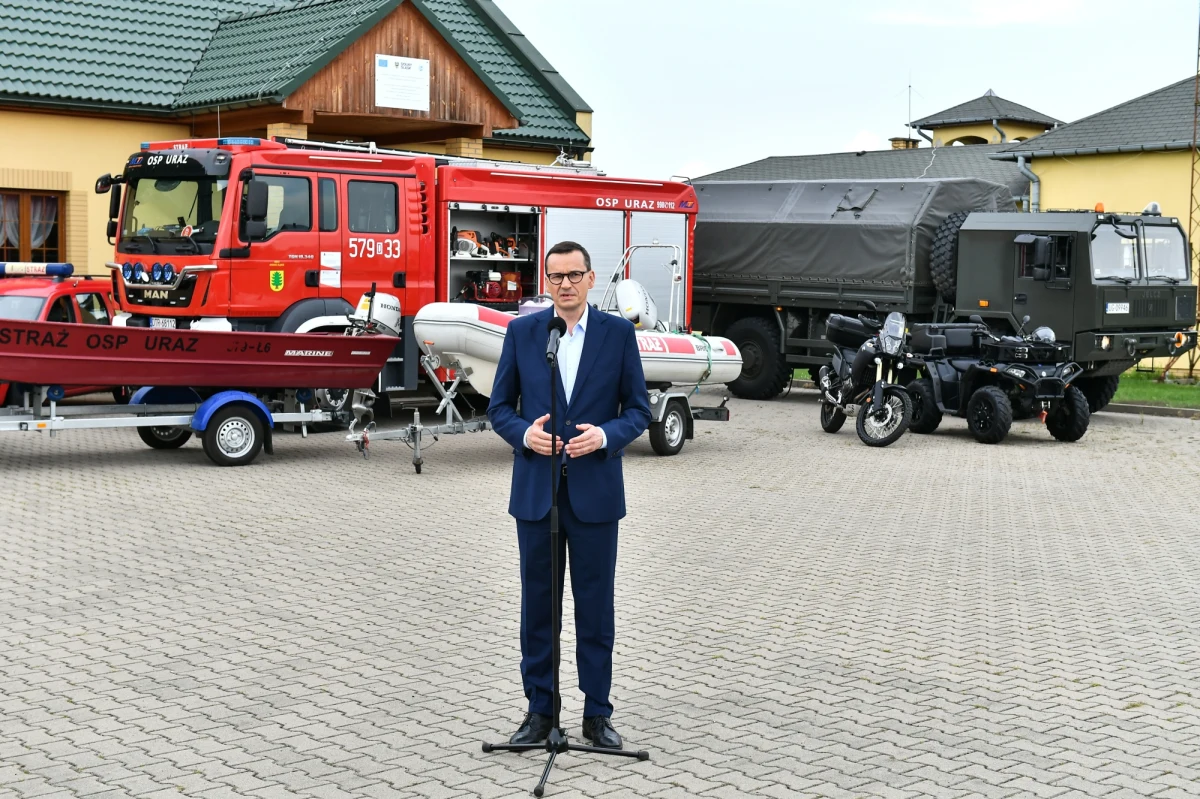 We wtorek na posiedzeniu Rady Ministrów odbędzie się specjalna debata, jak zaostrzyć przepisy wobec przestępców zrzucających odpady do rzek. Kary powinny być surowsze - poinformował premier Mateusz Morawiecki podczas konferencji prasowej w Urazie w woj. dolnośląskim. Jednocześnie 3 tygodnie temu Sejm i Senat jednogłośnie podwyższyły wymiar kar za przestępstwa ekologiczne.