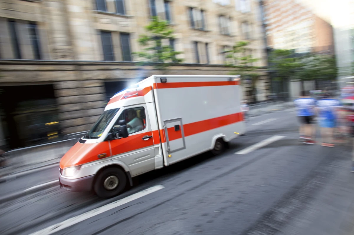 Do makabrycznego wypadku doszło w Celle w Niemczech. Walec drogowy przejechał 5-latka na rowerze. Chłopiec zginął na oczach ojca i starszego o dwa lata brata. 