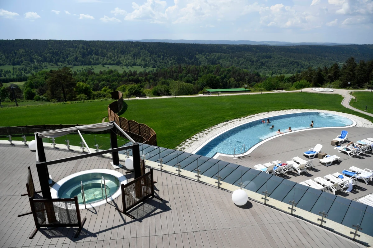 Nasza oczyszczalnia od początku była poddawana stałym, rutynowym kontrolom organów nadzorczych - poinformował w komunikacie Hotel Arłamów. Jego przedstawiciele zapewniają, że hotel zobowiązał się do realizacji wszystkich zaleceń wydanych m.in. przez Wojewódzki Inspektorat Ochrony Środowiska.