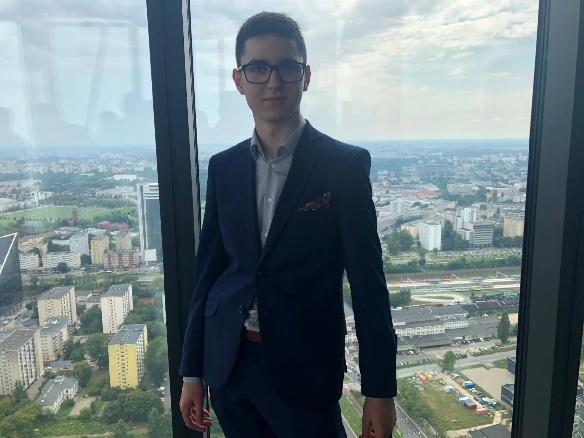 "Studia to dla mnie dobra zabawa" - tak przyznaje w rozmowie z RMF FM najmłodszy student w Polsce, 15-letni Kamil Wroński. Od września będzie uczyć się w drugiej klasie liceum i równolegle kończyć studia na Wydziale Mechanicznym Politechniki Lubelskiej, które rozpoczął, gdy miał niespełna dziewięć lat.