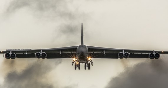 RAF - brytyjskie Królewskie Siły Powietrzne - praktycznie wstrzymały składanie ofert zatrudnienia białym mężczyznom. Zamiast nich rekrutowane są kobiety i osoby z mniejszości etnicznych. Ma to pozwolić osiągnąć założone cele różnorodności - podała stacja Sky News, powołując się na źródła wojskowe.
