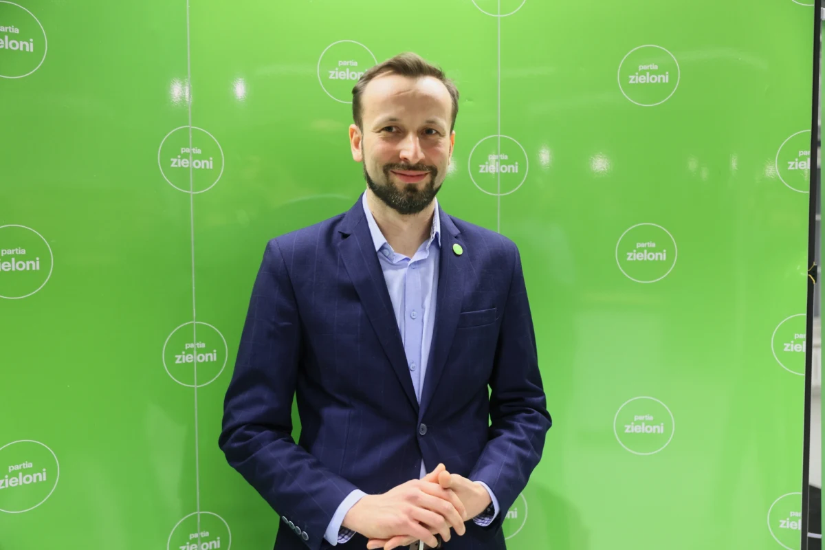 "Nie chodzi o podwyższanie kar, problem leży gdzie indziej" - tak rządowe zapowiedzi bardziej surowych sankcji za przestępstwa środowiskowe skomentował w rozmowie "7 pytań o 7:07" w radiu RMF24 Przemysław Słowik, przewodniczący Partii Zieloni.

