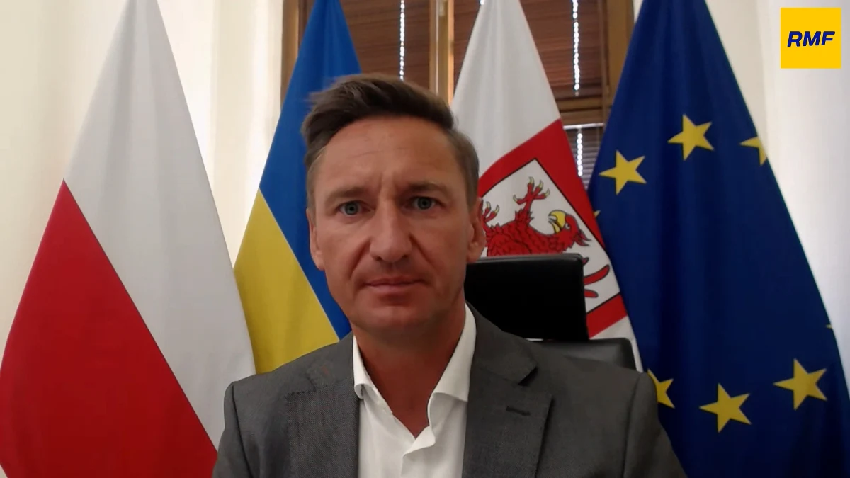 „W górnym odcinku zachodniopomorskiego biegu Odry sytuacja trochę się uspokoiła. Główna fala śniętych ryb ustała. Od niedzieli sytuacja jest dosyć stabilna. Dalej do wykonania jest wielka praca, żeby wybrać śnięte, martwe ryby, by nie doszło do zanieczyszczenia. Z drugiej strony, jeżeli chodzi o Szczecin, to wśród mieszkańców nad Zalewem Szczecińskim jest rosnący niepokój” - powiedział w Rozmowie w południe w RMF FM Olgierd Geblewicz, marszałek województwa zachodniopomorskiego.