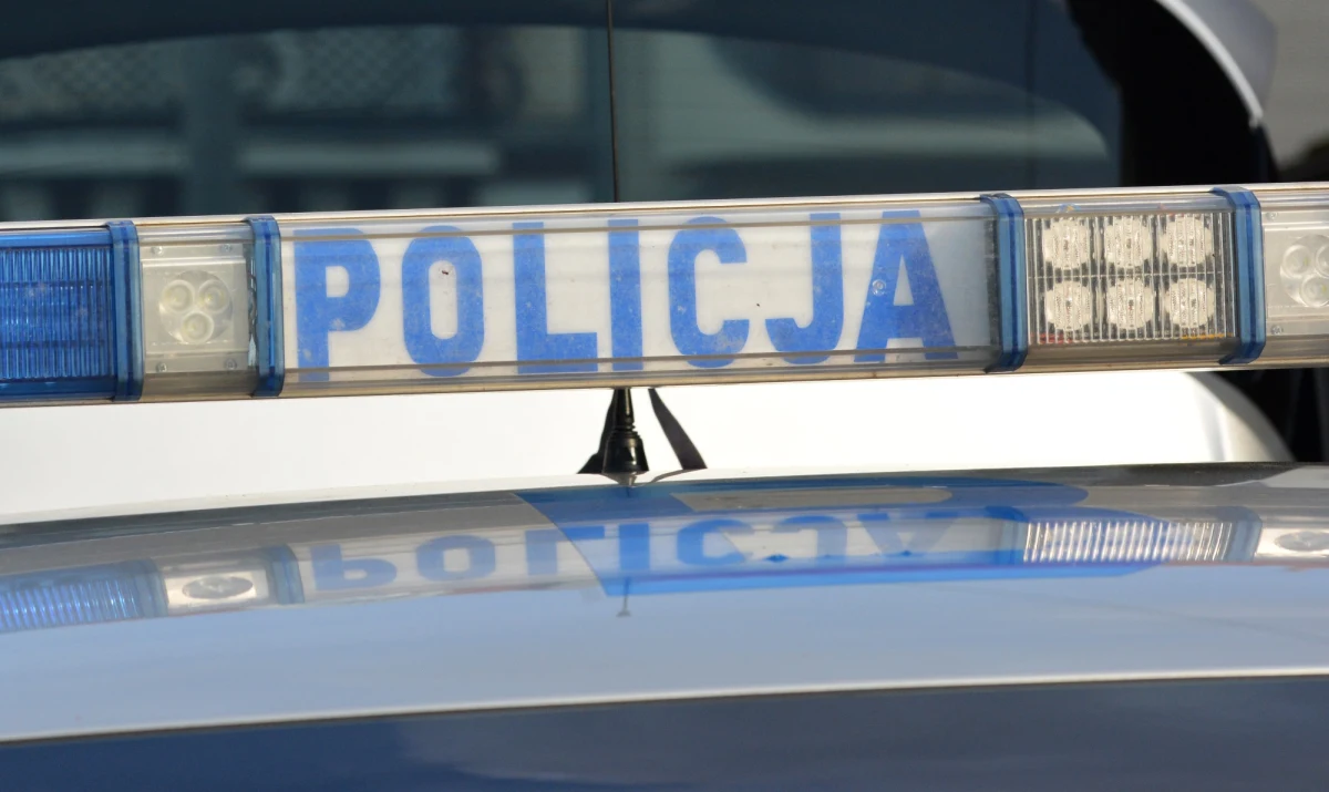 ​Zwłoki 55-letniej kobiety znaleziono w jednym z mieszkań w Starachowicach w Świętokrzyskiem. Policja poszukuje sprawców zdarzenia.