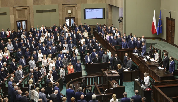 Które partie weszłyby do Sejmu? Sondaż Kantar Public
