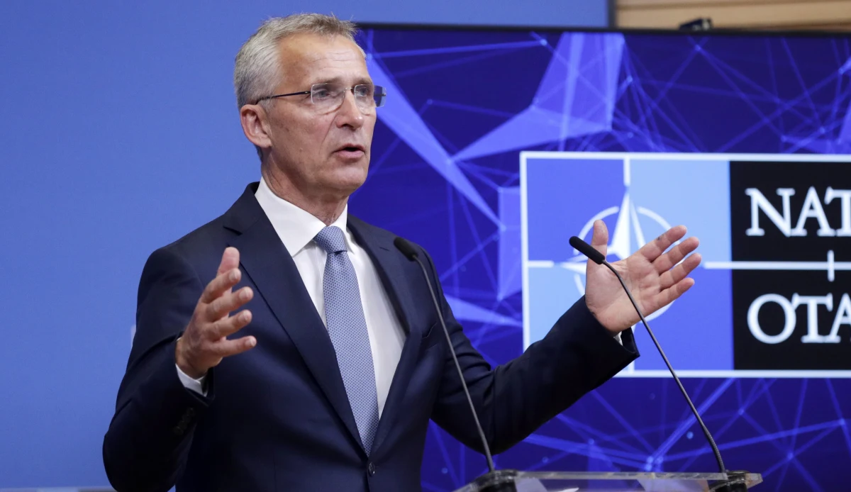 NATO jest gotowe interweniować, jeśli zagrożona będzie stabilność między Serbią i Kosowem - oświadczył sekretarz generalny NATO Jens Stoltenberg w Brukseli, podczas wspólnej konferencji prasowej z prezydentem Serbii i Aleksandarem Vucziciem. 