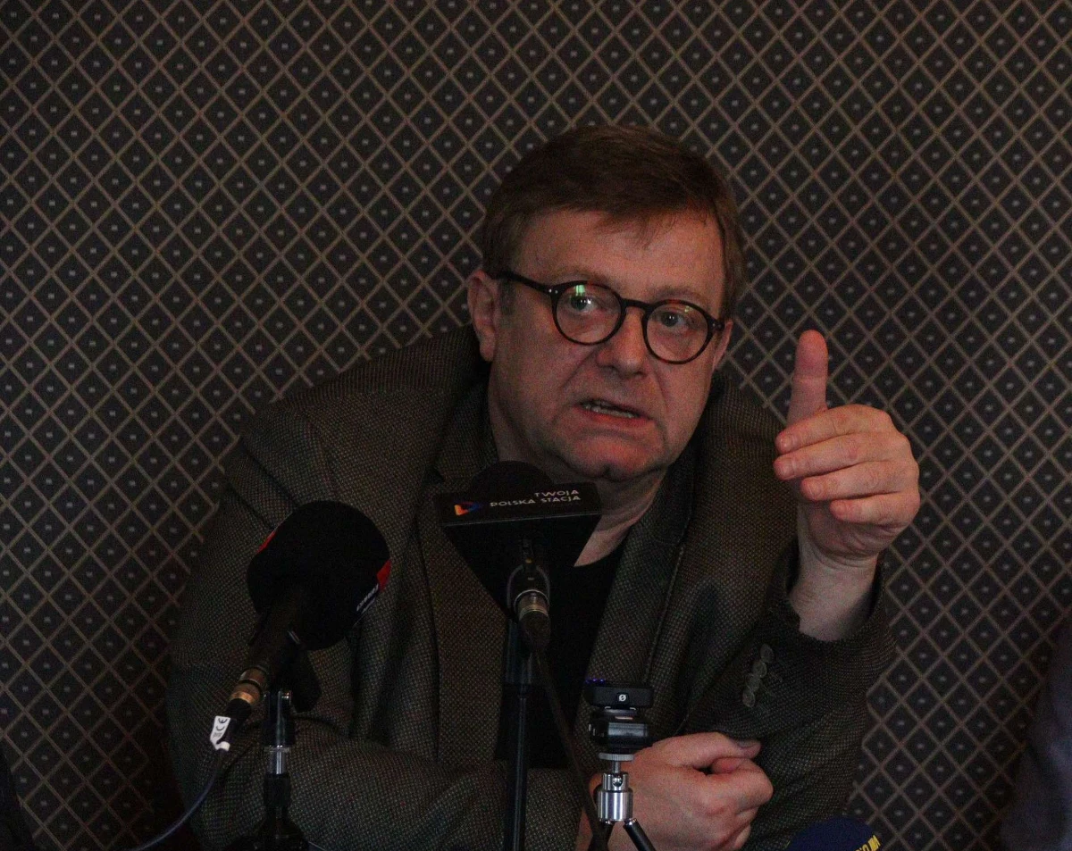 Olaf Lubaszenko - znany aktor, reżyser i producent - od 1 września obejmie funkcję dyrektora Teatru im. Adama Mickiewicza w Częstochowie. Jak zapowiada, kierowana przez niego scena,  będzie prezentowała urozmaicony i zrównoważony repertuar, łącząc klasyczne i współczesne pozycje.
