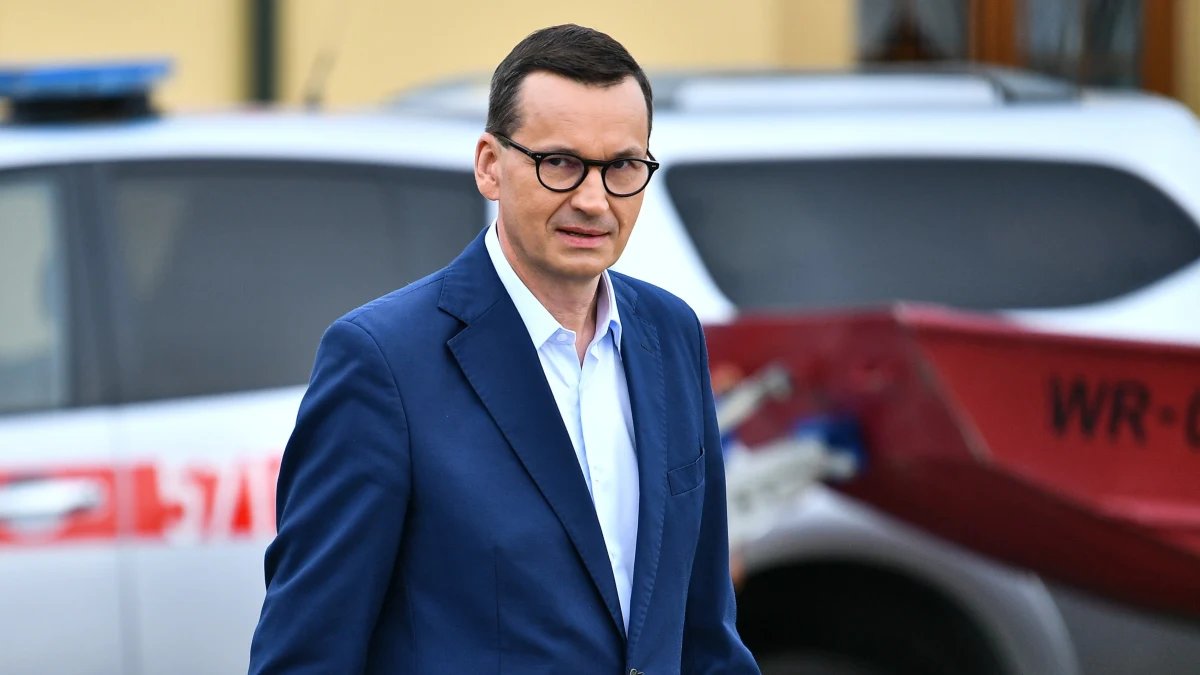 ​Mateusz Morawiecki miał pod koniec 2019 roku przygotowywać ze swoimi współpracownikami marketingową ofensywę w sprawie tzw. repolonizacji mediów - wynika z maili mających pochodzić z prywatnej skrzynki Michała Dworczyka. Premier pisał, że należy “rozmasować naszą opinię publiczną".