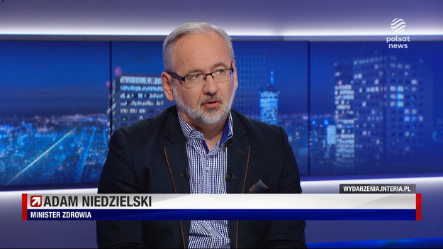 W programie "Gość Wydarzeń" Adam Niedzielski został zapytany, czy w Ministerstwie Zdrowia pojawiły się informacje o tym, że skażenie Odry wpłynęło na zdrowie ludzi. - My takich informacji nie mamy - powiedział w rozmowie z Piotrem Witwickim.- Codziennie badamy ok. 80 ujęć wody pitnej. Pobieramy z każdego ujęcia próbki, badamy je pod kątem niebezpiecznych substancji - mówił minister. - Oprócz ujęcia wody pitnej, sanepid został zobowiązany do monitorowania sytuacji na targowiskach pod kątem poszukiwania podejrzanych ryb, które trafiłyby do sprzedaży - powiedział. Jak dodał, do tego momentu sygnałów o takich sytuacjach nie było.Minister zdrowia przekazał, że nie wpłynęły żadne informacje o negatywnym wpływie zanieczyszczenia Odry na zdrowie Polaków. Jak zaznaczył, nie zgłosił się żaden pacjent, nawet z oparzeniami. 