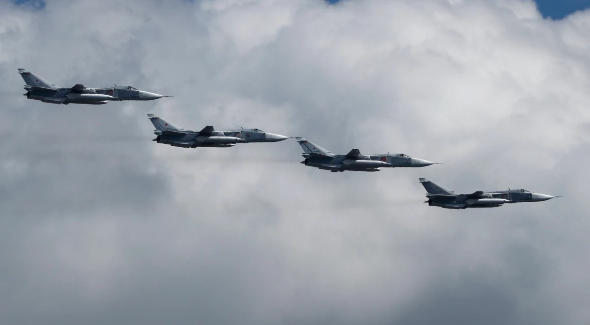 Wojsko rosyjskie przebazowują samoloty i śmigłowce bojowe w głąb anektowanego Krymu i na lotniska na terytorium Rosji - podał ukraiński wywiad wojskowy (HUR). Jak ocenia, nastąpiło to po niedawnych incydentach i eksplozjach w rejonie lotnisk na Krymie. 