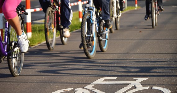 Brytyjski minister transportu Grant Shapps w wywiadzie dla „Daily Mail” przyznał, że chce wprowadzić limit prędkości dla rowerów. To w konsekwencji wymagałoby wprowadzenia tablic rejestracyjnych dla tych jednośladów.