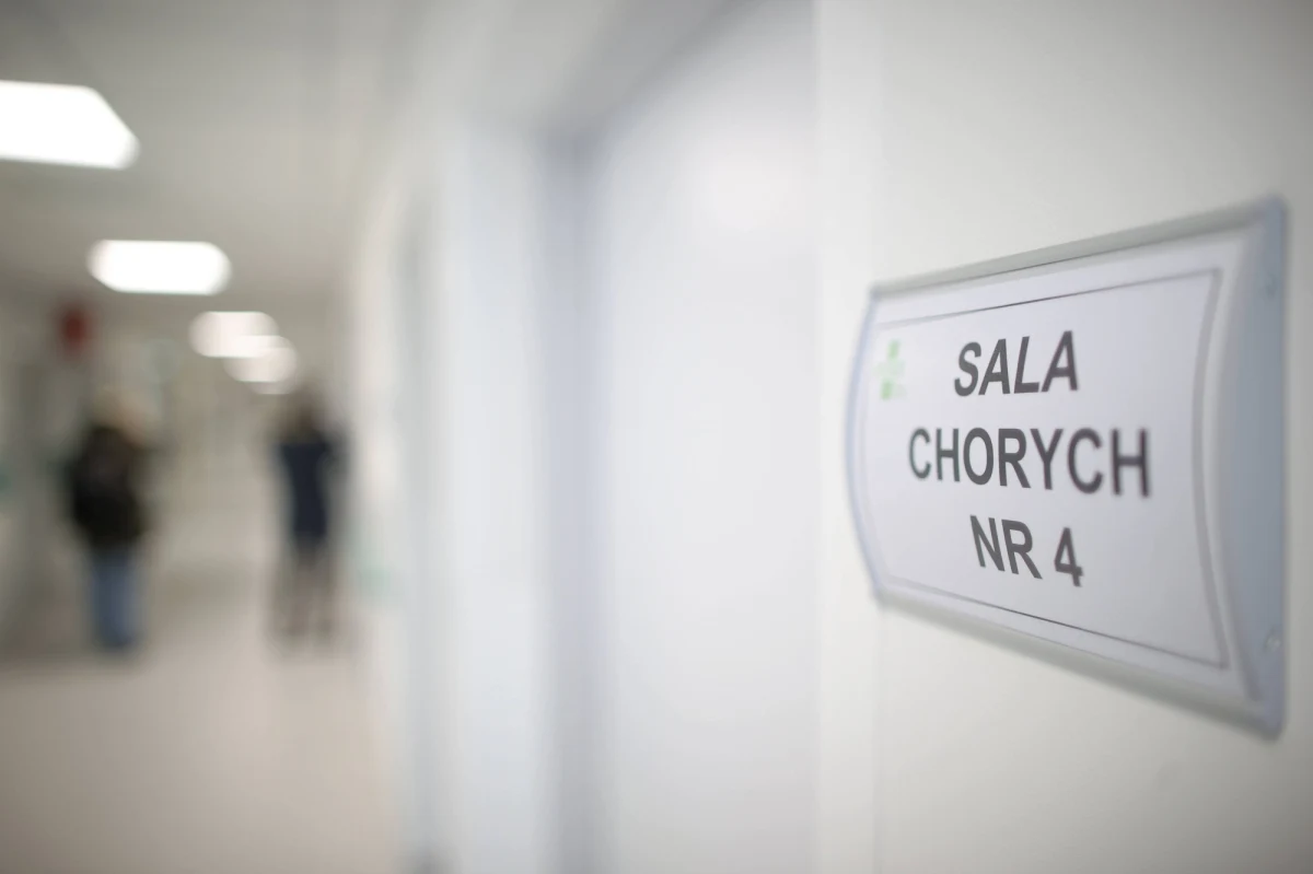 To kolejny cios w mały budżet wielu naszych placówek - tak dyrektorzy hospicjów stacjonarnych komentują w RMF FM konsekwencje nowej ustawy, która nakazuje im dać podwyżki medykom. Części placówek brakuje na to pieniędzy.  O podobnym problemie od wielu dni alarmują też dyrektorzy ponad stu szpitali z całej Polski, głównie lecznic powiatowych.