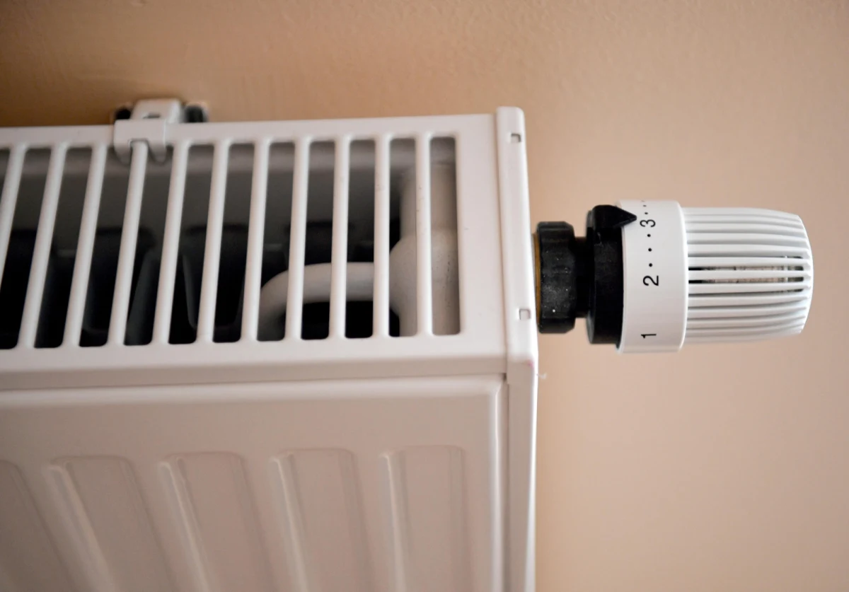 Unijny komisarz ds. rynku wewnętrznego Thierry Breton zaleca mieszkańcom Francji i całej UE ograniczenie ogrzewania zimą o 2-3 stopnie w ramach oszczędzania energii. Doradza też oszczędniejsze korzystanie z urządzeń klimatyzacyjnych. 