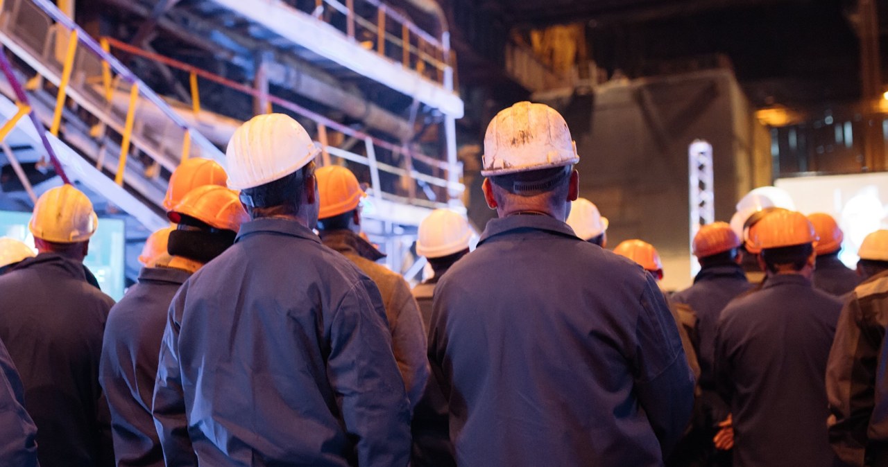 Firmy zatrudniają pracowników, Polacy gotowi do pracy. Dwie branże na szczycie