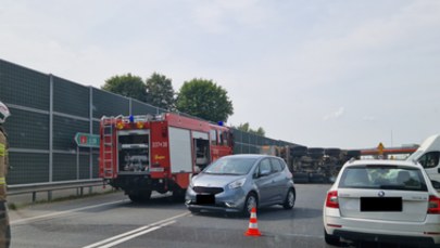 Wypadek w Karnieszewicach. Zderzenie ciężarówki z dwoma autami