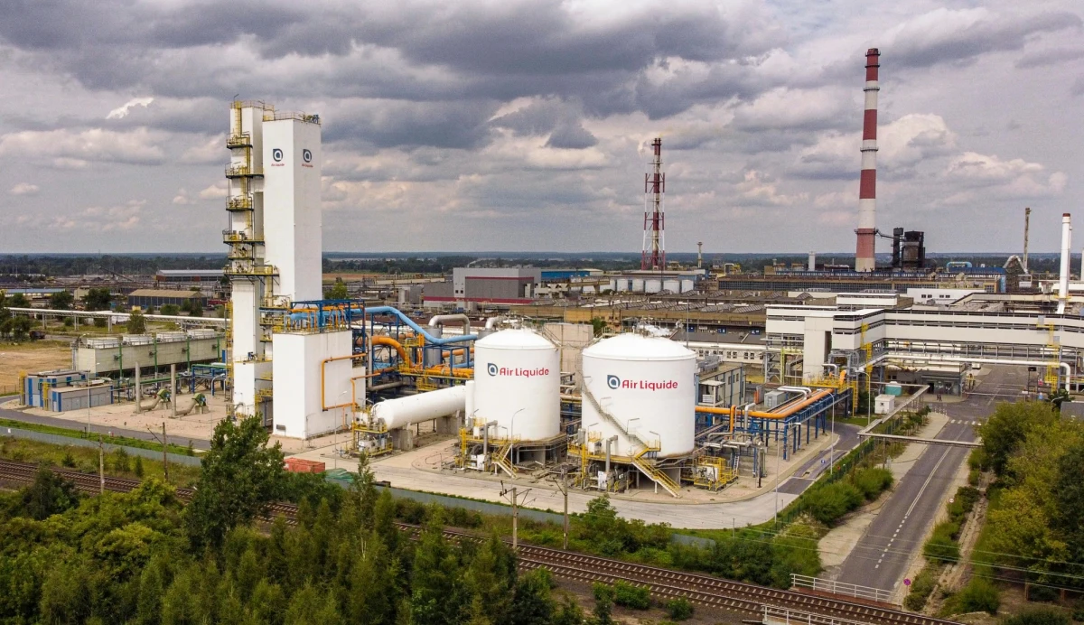 ​Poseł Platformy Obywatelskiej Piotr Borys oskarżył zakład KGHM o zrzucanie słonej wody do Odry w Głogowie i przeprowadził kontrolę poselską. Koncern odpowiada, że zrzuty były minimalne w stosunku do poprzedniego roku i nie miały wpływu na skażenie Odry. Podobnie wypowiedział się wojewoda dolnośląski.