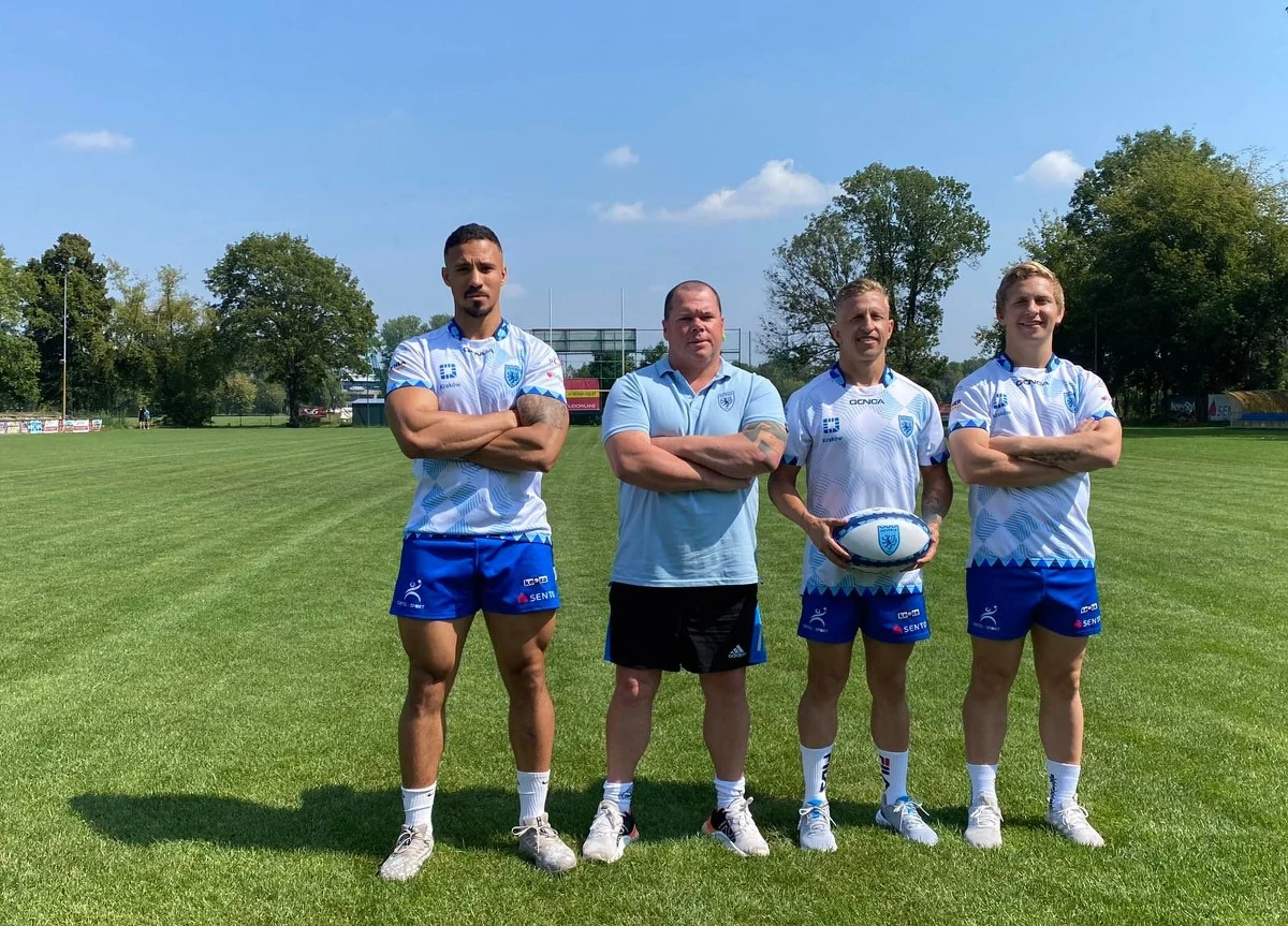 W najbliższą sobotę Juvenia Kraków rozpocznie rywalizację w nowym sezonie Ekstraligi Rugby. Na początek, w meczu wyjazdowym zmierzy się ze Up Fitness Skrą Warszawa. Kluby oprócz ligowych punktów walczą między sobą o ustanowione w 2019 roku, przechodnie "Trofeum Królów". Nowy szkoleniowiec Smoków, Nowozelandczyk Aaron Painter jest przekonany, że jego zespół stać na sprawienie niespodzianki.