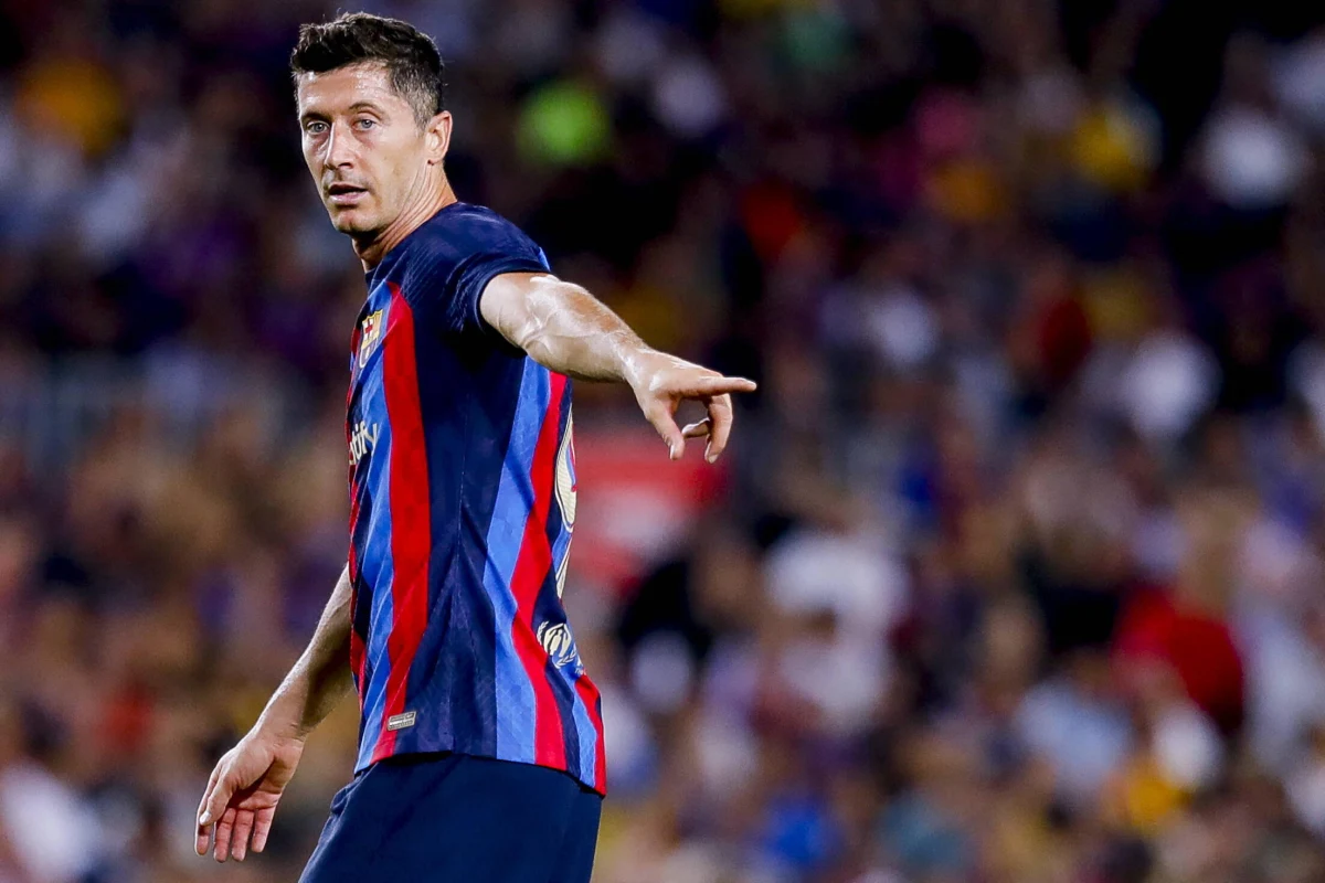 Szokujące informacje przekazują katalońskie media. Robert Lewandowski wjeżdżając do ośrodka treningowego Barcelony został okradziony z bardzo drogiego zegarka. Dziennikarze podają, że dzięki szybkiej interwencji policji zegarek udało się odzyskać.