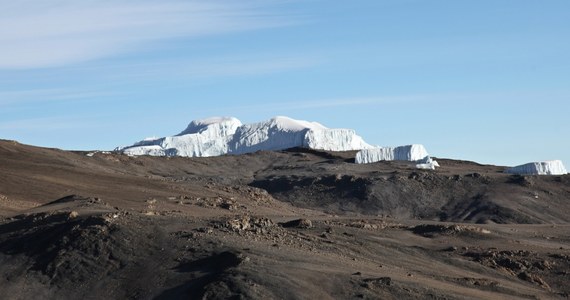 Wspinacze mogą dokumentować w czasie rzeczywistym swoje wyprawy na Kilimandżaro dzięki szybkiemu internetowi, który na stokach najwyższej góry Afryki postanowiły zainstalować władze Tanzanii. 
