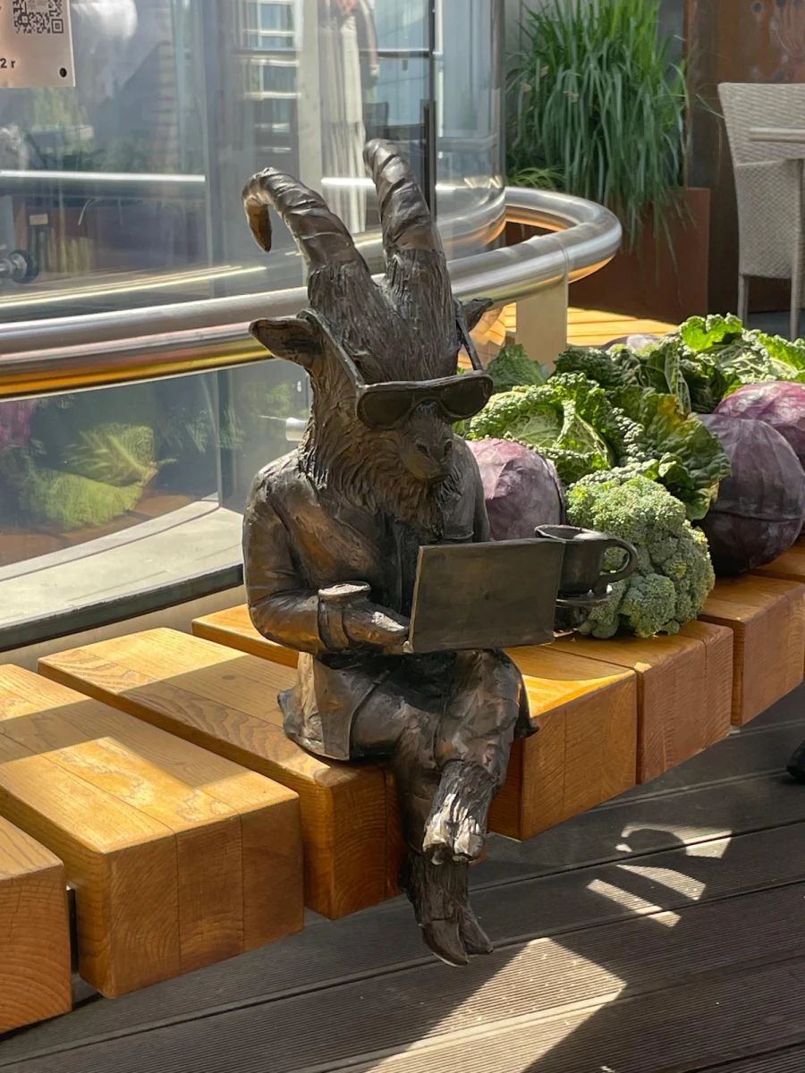 ​Kolejna rzeźba Koziołka ustawiona w Lublinie. Tym razem o wdzięcznym imieniu Lucek. Można go odwiedzić na ławeczce, na tarasie lubelskiego centrum Konferencyjnego, stąd imię zawierające skrót LCK. To już czwarty Koziołek w mieście.