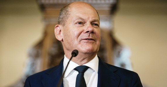 Kanclerz Niemiec Olaf Scholz złożył ostatnią obietnicę dostarczenia Ukrainie broni na początku czerwca i od tego czasu zapanowała cisza. Jak informuje "Welt", w ostatnich tygodniach ukraińscy dyplomaci wielokrotnie zwracali się do rządu federalnego o większe ilości ciężkiego uzbrojenia. 