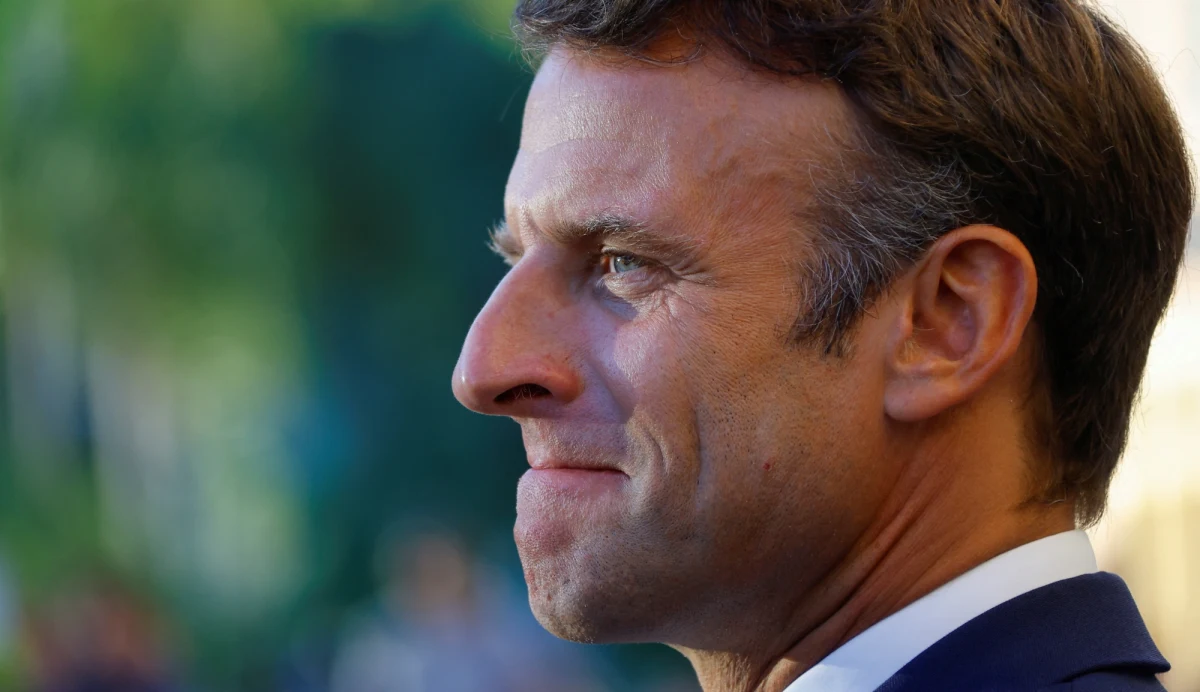 Prezydent Francji Emmanuel Macron powiedział, że Rosja przepuściła brutalny atak na Ukrainę i Francuzi muszą "zaakceptować cenę wolności", jaką są konsekwencje tej wojny i pomocy dla Ukrainy. Nasz naród będzie w nadchodzących czasach "potrzebował siły ducha" - dodał szef państwa. 