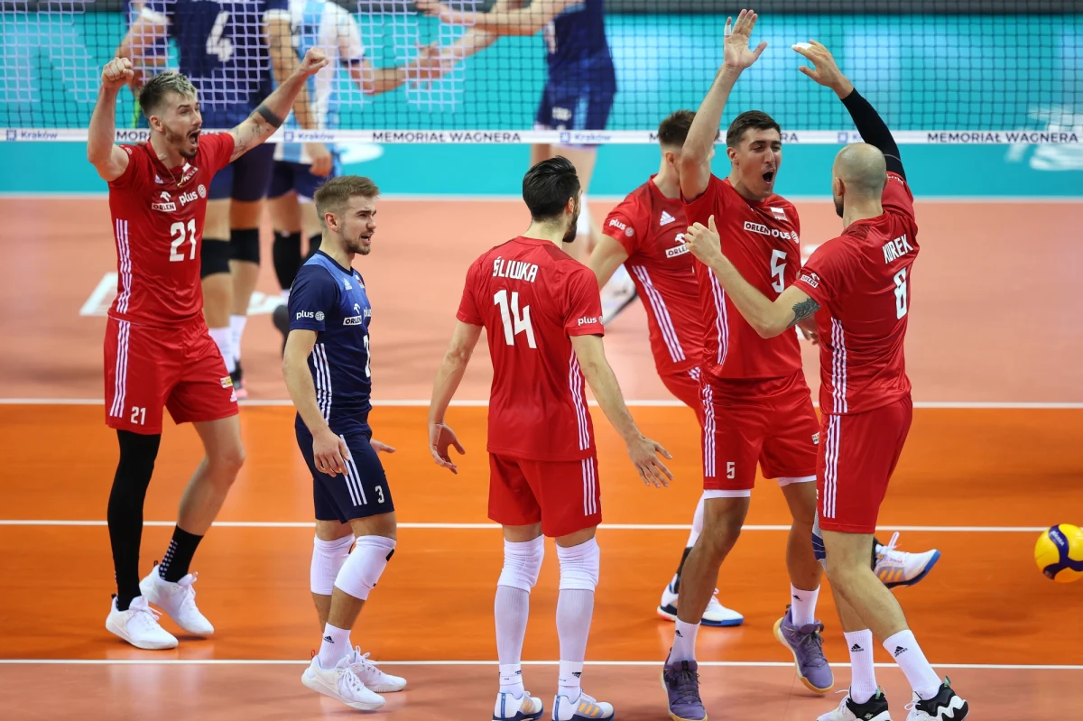Polska odniosła kolejne zwycięstwo podczas siatkarskiego XIX Memoriału Huberta Jerzego Wagnera. Biało-czerwoni pokonali Argentynę 3:0 (25:22, 25:22, 25:18). Polscy zawodnicy po dwóch dniach turnieju są już pewni zakończenia go na pierwszym miejscu.
