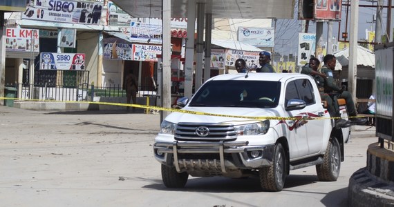 Co najmniej 12 osób zginęło w ataku na hotel w Mogadiszu, do którego doszło w piątek wieczorem. Niezidentyfikowani napastnicy napadli na ekskluzywny hotel w stolicy Somalii. Doszło do strzelaniny. Świadkowie mówią też o serii eksplozji.