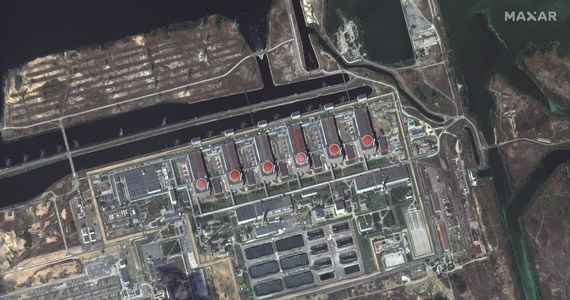 Okupowana przez wojska rosyjskie Zaporoska Elektrownia Atomowa w Enerhodarze na Ukrainie, największa taka siłownia w Europie, jest zagrożona. Eksperci uspokajają jednak, że katastrofa nuklearna na skalę Czarnobyla nie jest prawdopodobna - podała stacja CNN.
