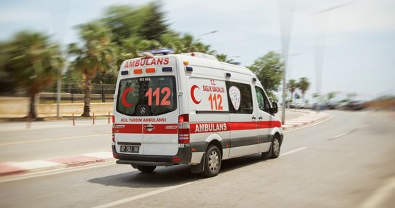 Co najmniej 16 osób zginęło, a 21 zostało rannych w wypadku, do którego doszło w prowincji Gaziantep w południowej Turcji. Autobus uderzył pojazdy służb ratunkowych i samochód jednej z tureckich agencji informacyjnej.